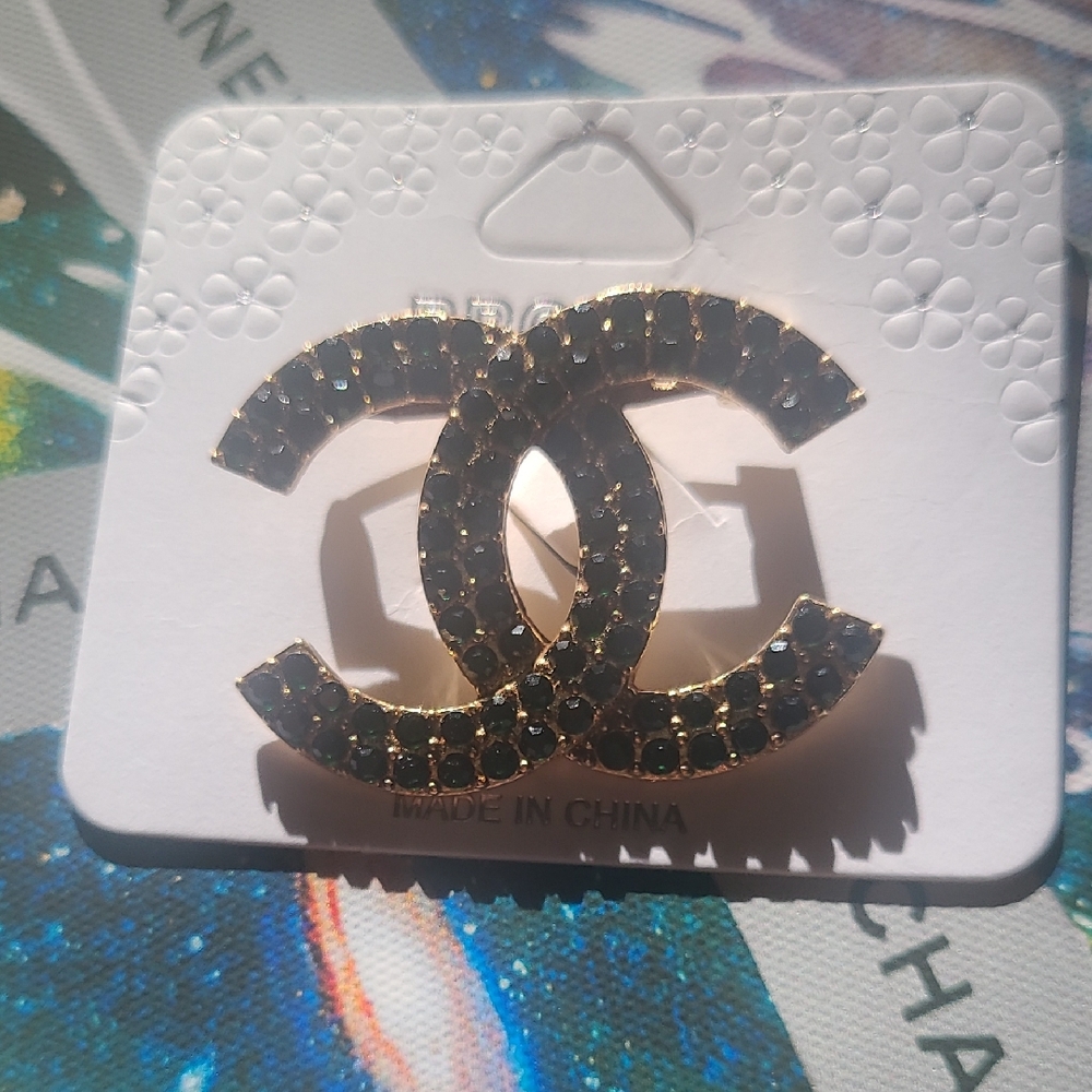 Gold and Dark Green Gem Brooch - Picture 5 of 6